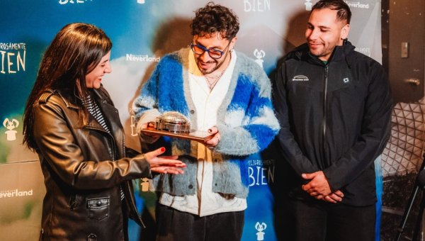 Edo Caroe recibe la Cúpula de Santander Arena: es el primer comediante en lograrlo